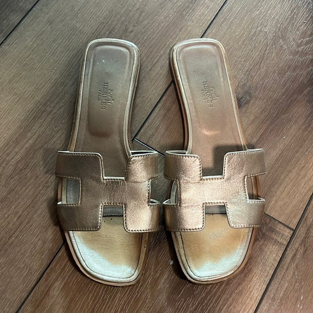 Gold color Hermes oran slides size 39